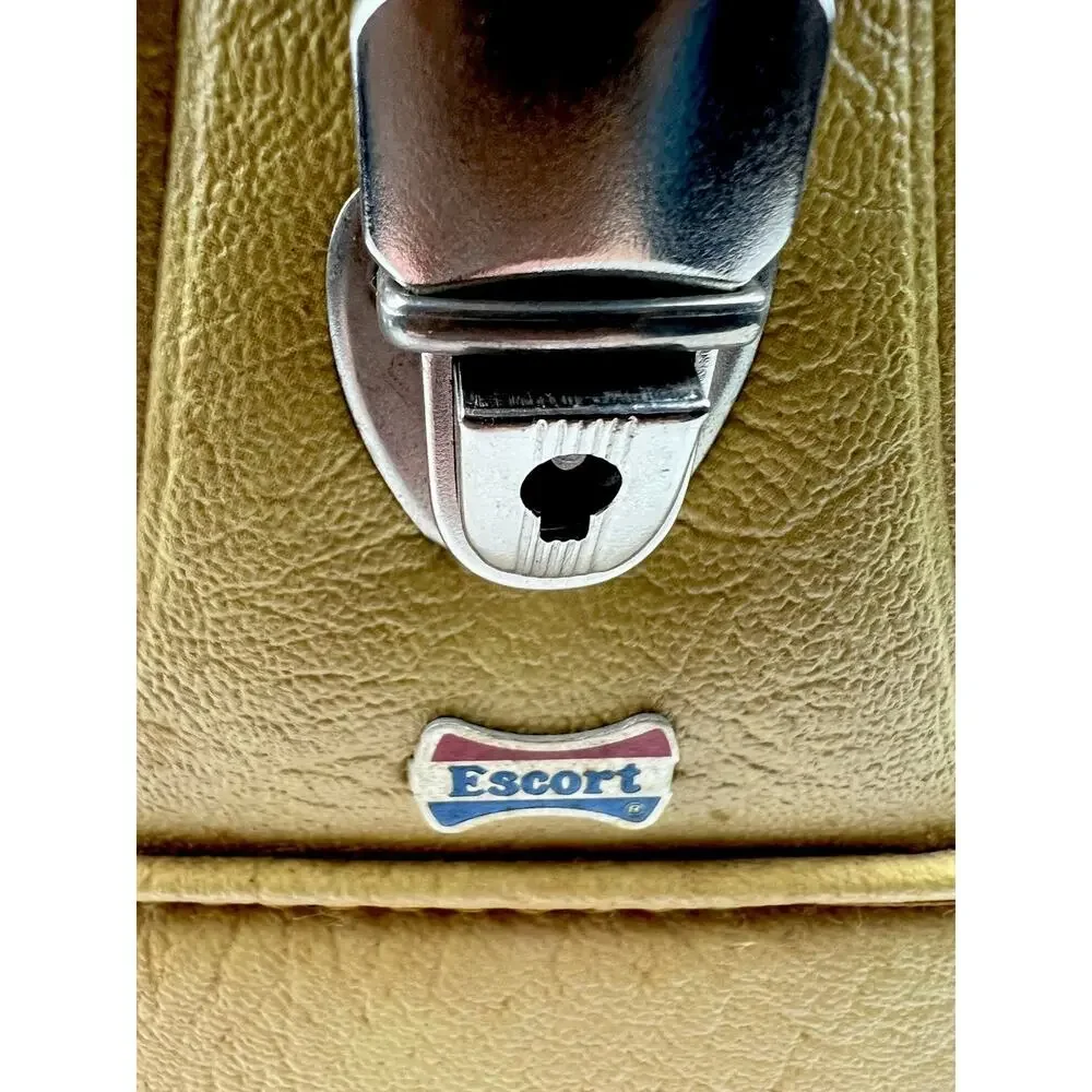 American Tourister true mid